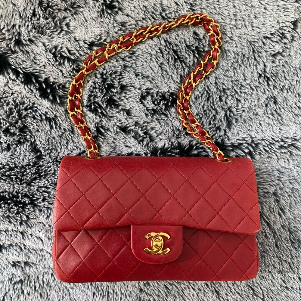 Chanel Classic Flap in Red Lambskin Series 1 Vintage 24k gold plated hardware - Picture 12 of 12